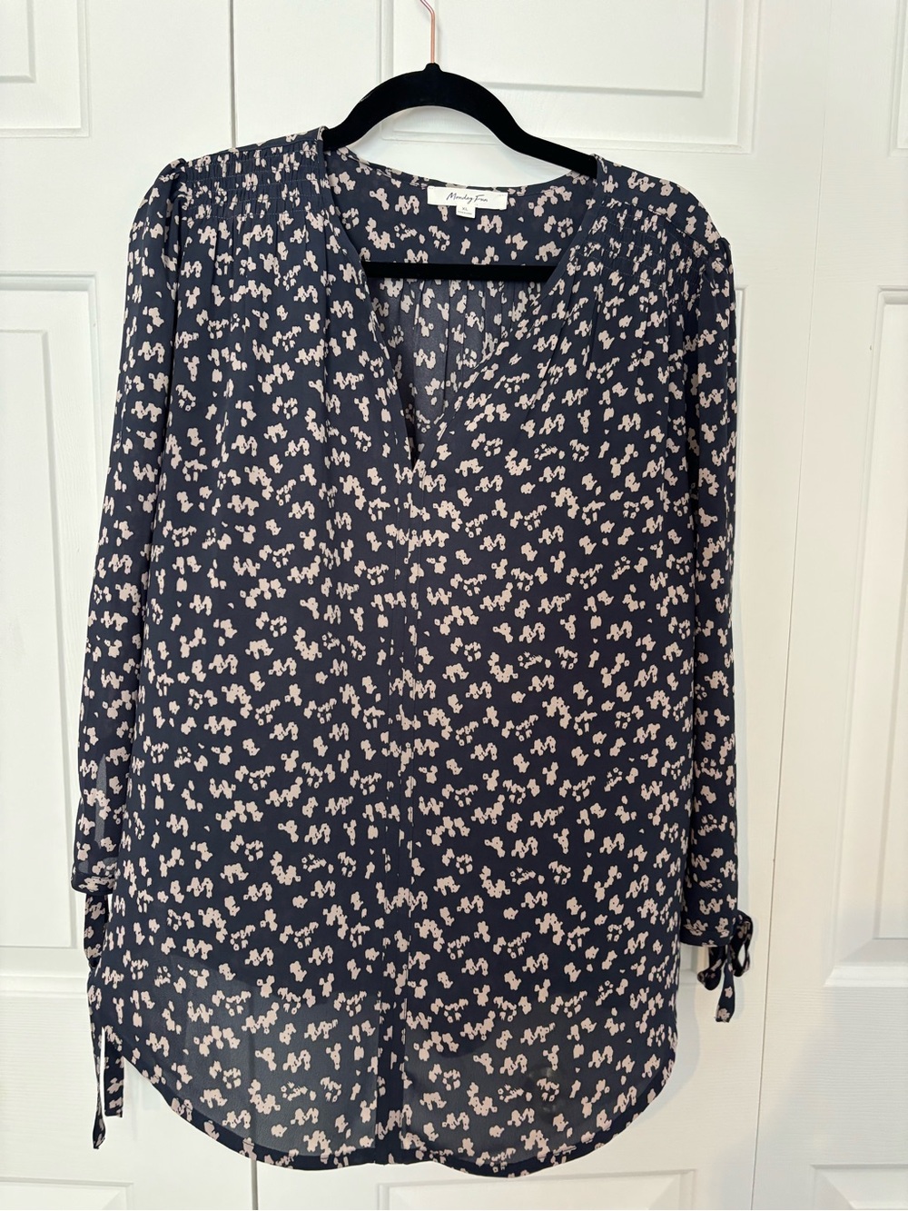 Women's Navy Floral Split-Neck Long-Sleeve Blouse